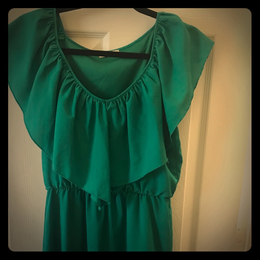 Gianni Bini green ruffle party dress